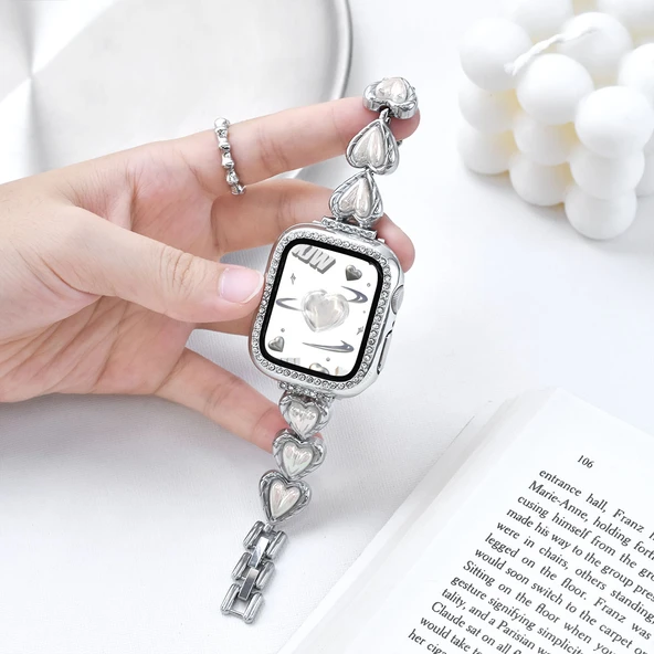 Elmas Çerçeveli Kalpli Paslanmaz Çelik Apple Watch Kordon - Gümüş - 44mm (Seri 4/5/6/SE)