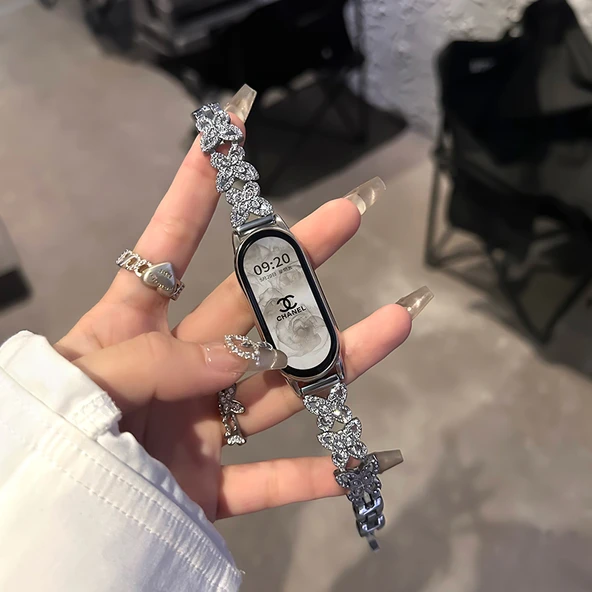 Xiaomi Mi Band 7 için Uhada Kelebek Desenli Gümüş Metal Kordon