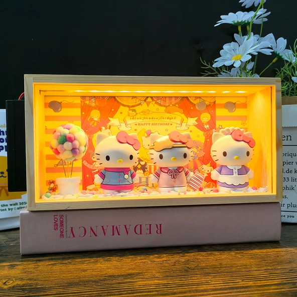 Hello Kitty Değişen Günlük Tasarımlı Lamba - Stil 2 - Fişli