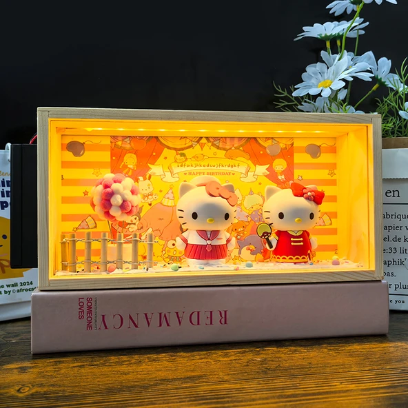 Hello Kitty Değişen Günlük Tasarımlı Lamba - Stil 1 - Fişli
