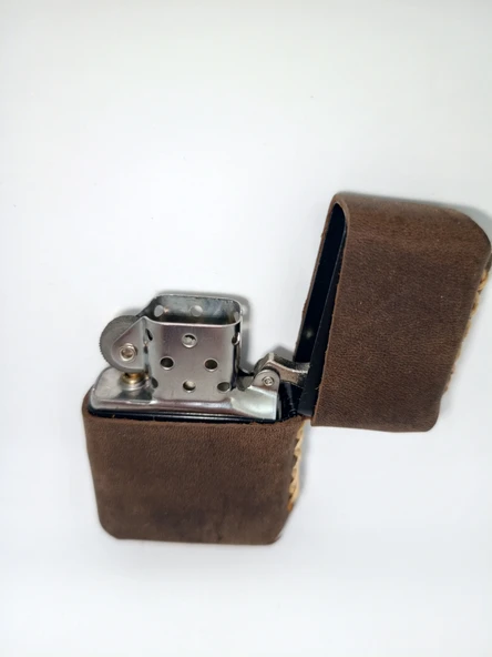 Hakiki Deri Kılıflı Benzinli Zippo Tarzı Çakmak - Kahverengi - 3