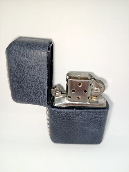 Hakiki Deri Kılıflı Benzinli Zippo Tarzı Çakmak - Lacivert - 2