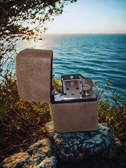 Hakiki Deri Kılıflı Benzinli Zippo Tarzı Çakmak - Bej