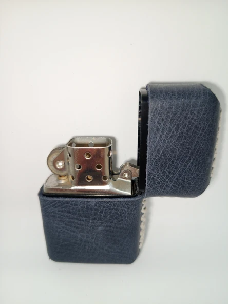 Hakiki Deri Kılıflı Benzinli Zippo Tarzı Çakmak - Lacivert - 3
