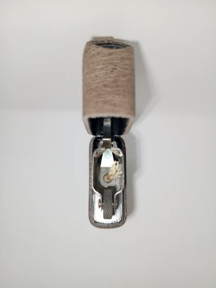 Hakiki Deri Kılıflı Benzinli Zippo Tarzı Çakmak - Bej - 4