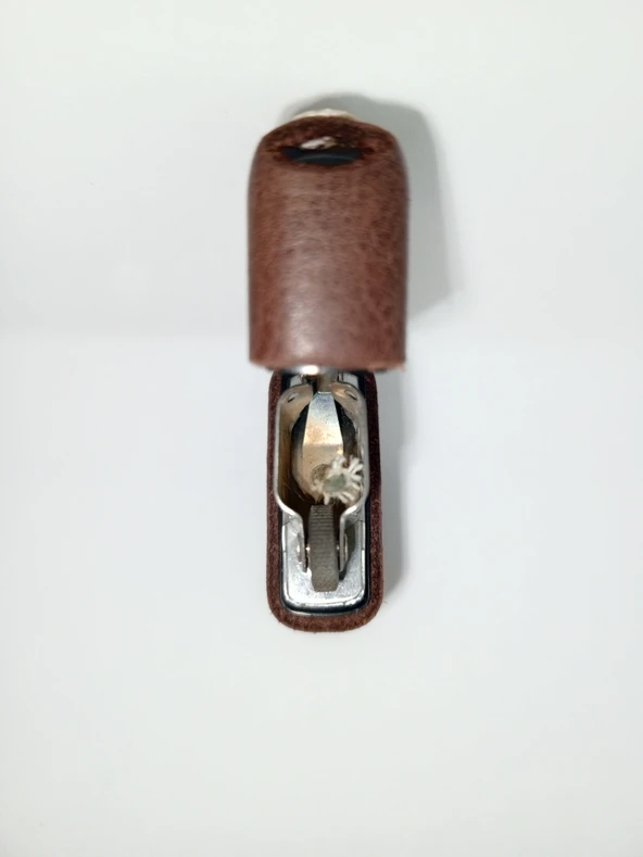 Hakiki Deri Kılıflı Benzinli Zippo Tarzı Çakmak - Kahverengi - 4
