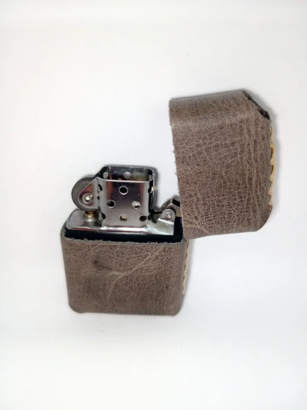Hakiki Deri Kılıflı Benzinli Zippo Tarzı Çakmak - Bej - 3