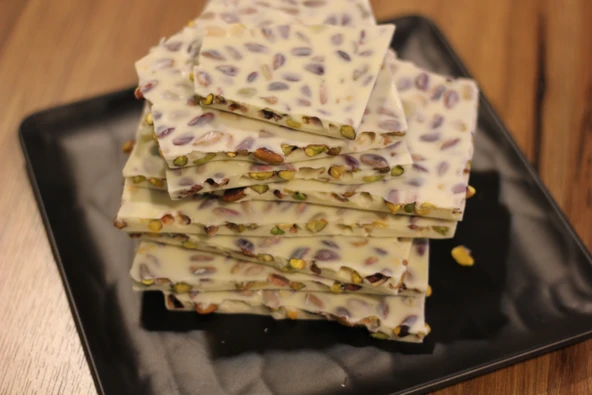 Kırma Bol Antep Fıstıklı Hediyelik Çikolata