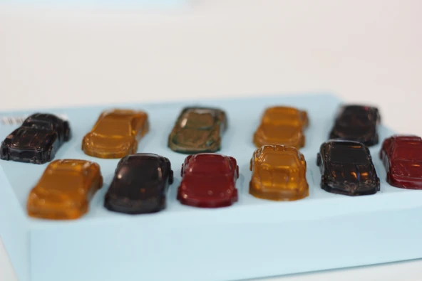 Lüks Arabalar Renkli Dolgulu Sütlü Hediyelik Çikolata