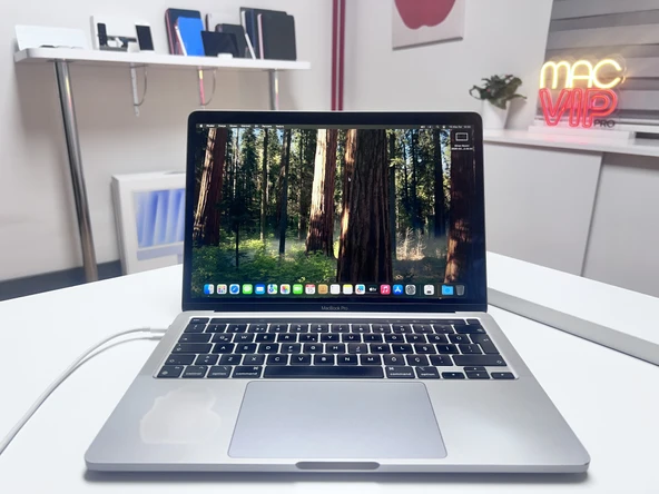 MacBook Pro 13 inç 2020 M1 16GB RAM 512GB SSD Uzay Grisi A Kalite Teşhir