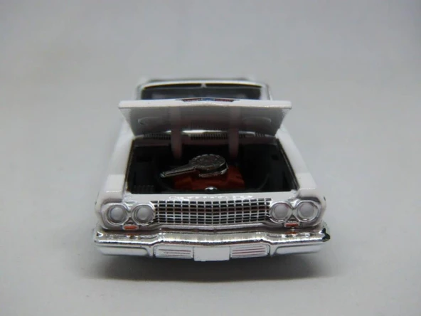 Greenlight California Lowriders 1963 Chevrolet Impala SS Model Araba