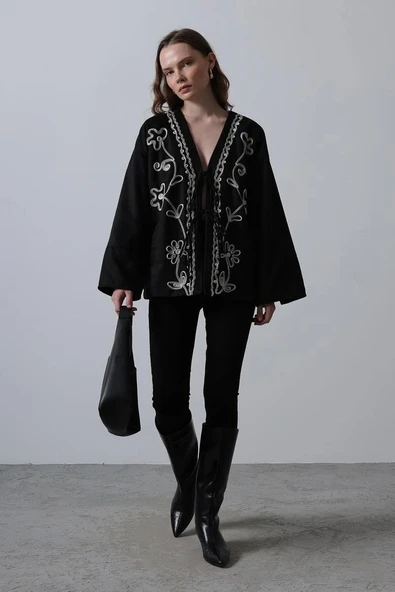 Siyah Nakış İşlemeli Müslin Kimono