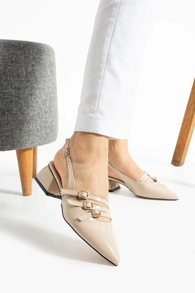 Albishoes Kare Topuk 4 Cm Rugan Toka Detaylı Arkası Açık Sivri Burun İş Ofis Günlük Kadın Ayakkabı