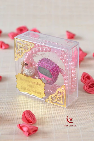 Kişiye Özel İnci Tesbih ve Taşlı Zikirmatik Seti Pembe– Gold İşlemeli Pleksi İsimlikli Lüks Kutulu ürün görseli