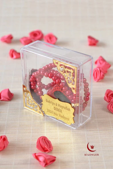 Kişiye Özel İnci Tesbih ve Taşlı Zikirmatik Seti Kırmızı– Gold İşlemeli Pleksi İsimlikli Lüks Kutulu ürün görseli