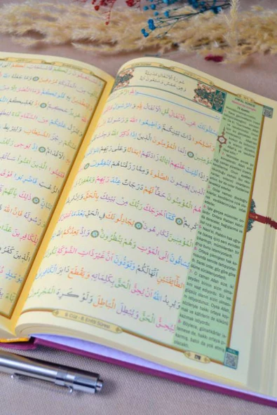 Gizli Mealli ve Türkçe Okunuşlu Kuran-ı Kerim Camii Boy 24× 33 cm Pembe – Özel Işıklı Kalemli - Resim 6