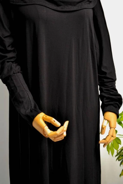 Kadın Penye Namaz Elbisesi Kendinden Başörtülü Rahat Kalıp Siyah – Tek Parça - Resim 3