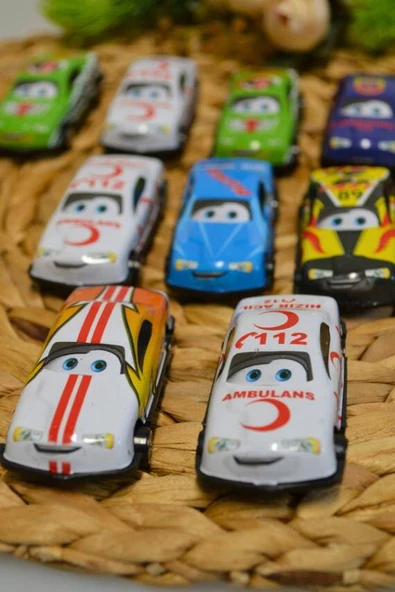 Çocuk Oyuncak  10’lu Metal Oyuncak Araba Seti – Karışık Model (Ambulans, Yarış Arabası ve Daha Fazlası) - Resim 2
