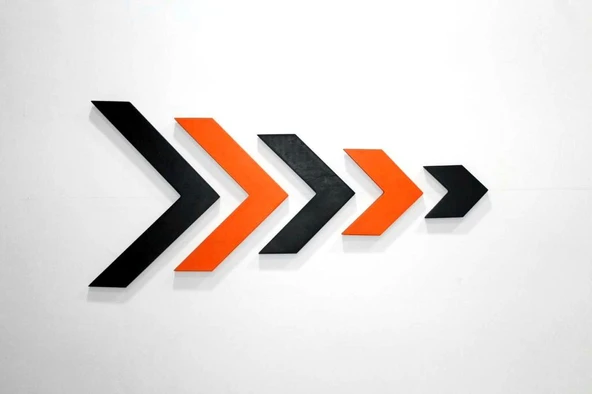 Dekoratif ahşap duvar süsü, ok, yön okları, çıkış