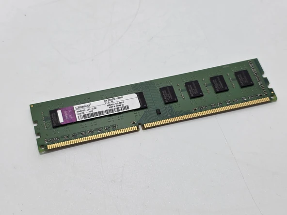 Kingston 2Gb 1333Mhz DDR3 PC Bellek 2.El - 2