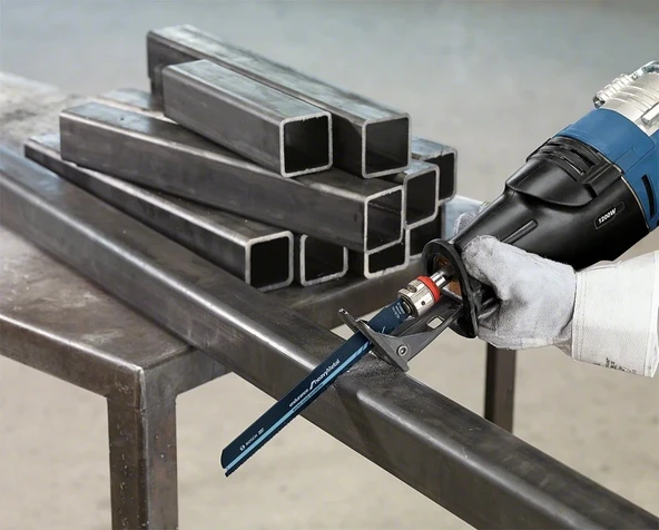 BOSCH S 1127 BEF Kalın Metal Kesimi İçin Ağır Hizmet Tilki Kuyruğu Testere Ucu 225 mm