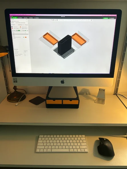 3D BASKI ÇEKMECELİ MONİTÖR STANDI