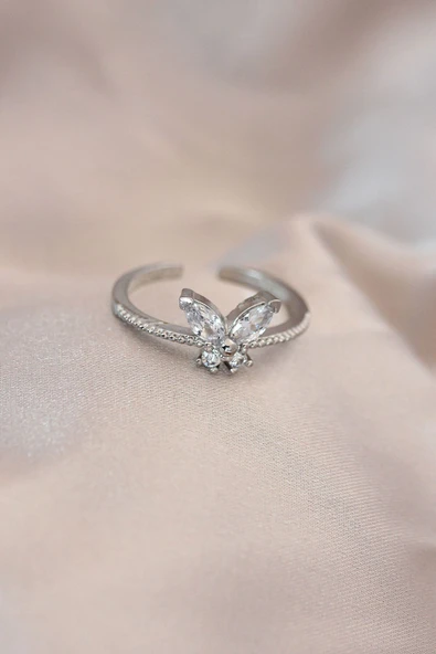 KUZGUN ONLİNE SHOP Ayarlamalı Gümüş Renk Metal Zirkon Taş ve Kristal Taşlı Kelebek Model Yüzük - Lisinya