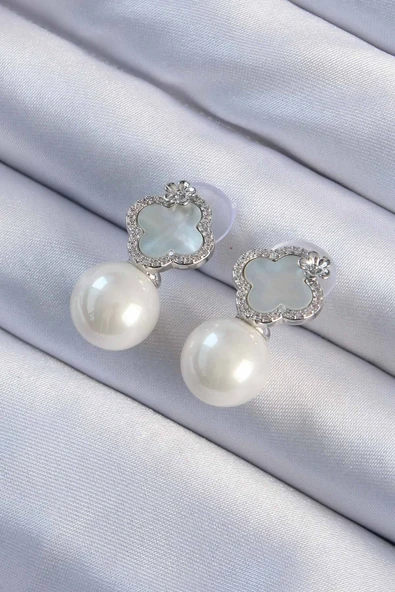 KUZGUN ONLİNE SHOP Pirinç Gümüş Renk Zirkon Taşlı Minimal Çiçek Tasarımlı Kadın Küpe - Lisinya