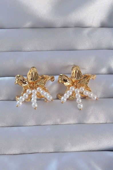 KUZGUN ONLİNE SHOP 316L Çelik Gold Renk İnci Aksesuarlı Çiçek Model Küpe - Lisinya