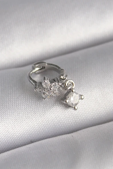 KUZGUN ONLİNE SHOP 316L Çelik Gümüş Renk Zirkon Taşlı Çiçek Model Sallantı Detay Tragus Piercing - Lisinya