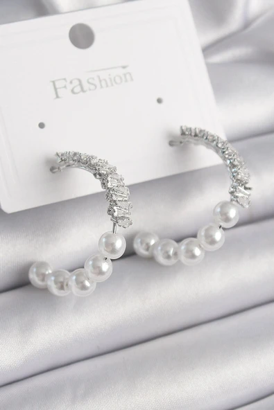 KUZGUN ONLİNE SHOP Pirinç Gümüş Renk Zirkon Taşlı İncili Halka Model Kadın Küpe - Lisinya