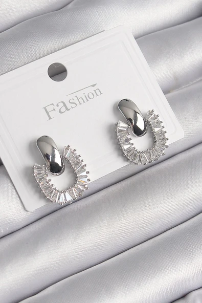 KUZGUN ONLİNE SHOP Pirinç Gümüş Renk Sallantı Zirkon Taşlı Kare Model Kadın Küpe - Lisinya