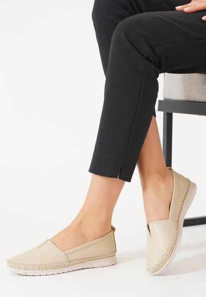 Ayakdaş Hakiki Deri Ortopedik Üstü Saraç Lastik Detaylı Kadın Babet Ayakkabı ürün görseli