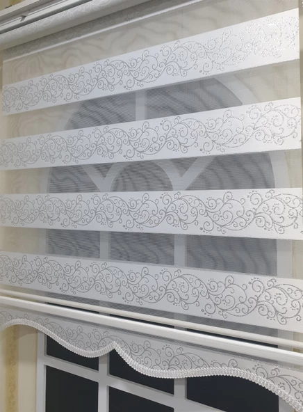 StorBurada Zebra Stor Perde Sarmaşık Desen Gümüş Simli  Etek Dilimli STB9300 V 01  Beyaz 170 x 260 - Resim 2