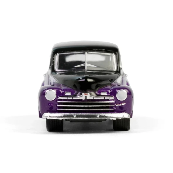 Greenlight 1/64 California Lowriders Series 6- 1946 Fordor Super Deluxe - 2