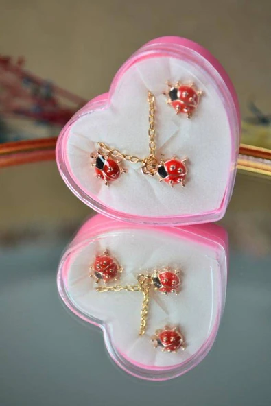 Kız Çocuk Kolye ve Küpe Seti 1 Adet – Kalpli Plastik Kutuda (Karışık Desen) - Resim 2