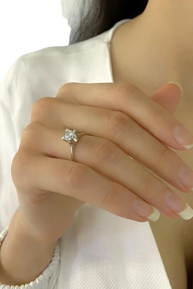 8 Ayar Beyaz Altın Tek Taş Yüzük - Resim 2