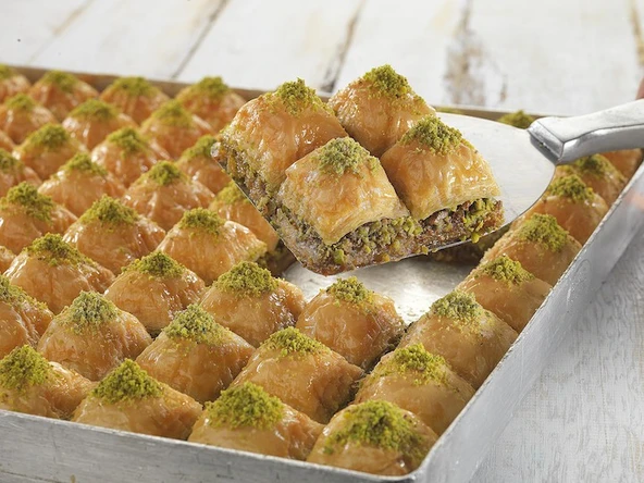 Güllüoğlu Fıstıklı Özel Kare Baklava