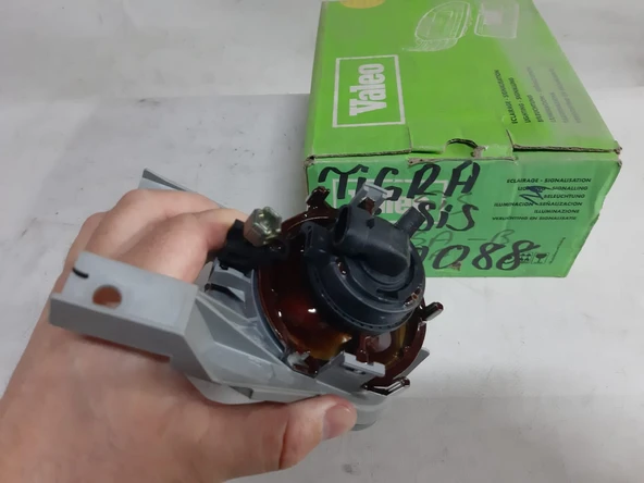 Opel Tigra Sağ yolcu tarafı Sis Lambası Sis Farı Kaliteli Valeo markadır VALEO 085753---6710088-90510458 - 6