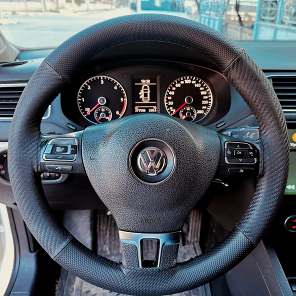 DİKİŞLİ DİREKSİYON KILIFI KARBON / NOKTA DERİ SİYAH DİKİŞLİ VOLKSWAGEN JETTA İÇİN ürün görseli