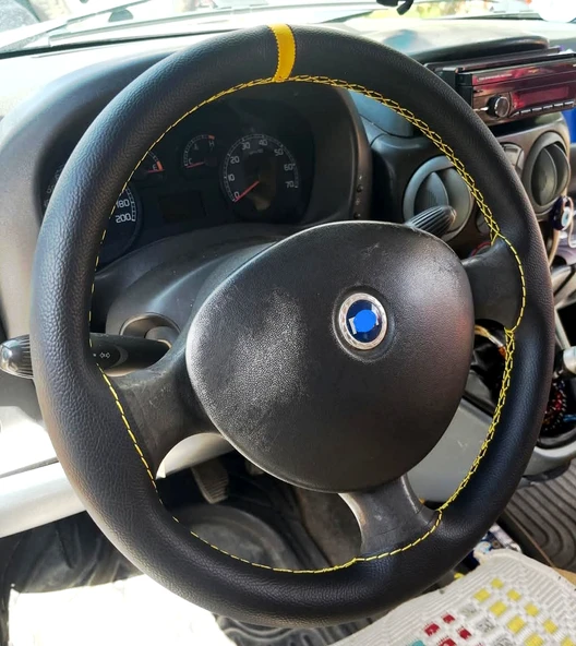 DİKİŞLİ DİREKSİYON KILIFI SİYAH DERİ SARI YÜZÜK SARI DİKİŞLİ FIAT DOBLO İÇİN (FOTODAKİ DİREKSİYON)