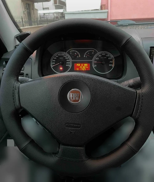 DİKİŞLİ DİREKSİYON KILIFI SİYAH DERİ NOKTALI DERİ SİYAH DİKİŞLİ FIAT ALBEA İÇİN