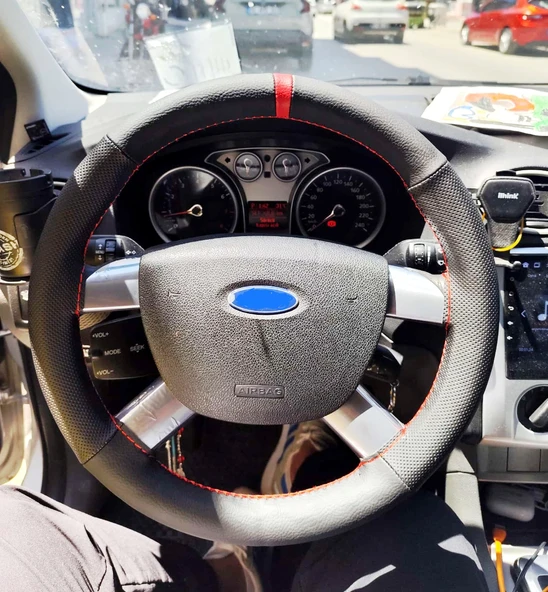 DİKİŞLİ DİREKSİYON KILIFI SİYAH - NOKTALI DERİ KIRMIZI YÜZÜK / DİKİŞ FORD FOCUS (fotodaki) İÇİN