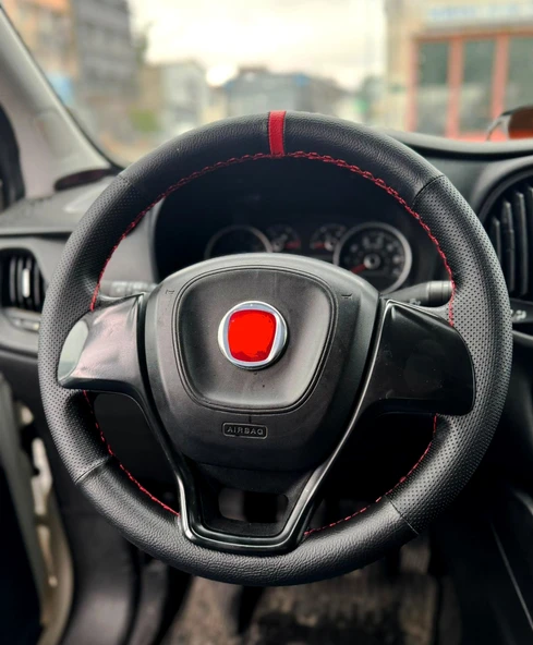 DİKİŞLİ DİREKSİYON KILIFI SİYAH DERİ NOKTALI DERİ KIRMIZI DİKİŞLİ FIAT FİORİNO İÇİN ürün görseli