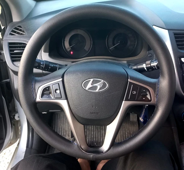 DİKİŞLİ DİREKSİYON KILIFI SİYAH DERİ SİYAH DİKİŞLİ HYUNDAİ ACCENT BLUE İÇİN ürün görseli