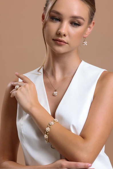 4,5 mm Piramit Model Doğal İnci Küpe - Resim 3