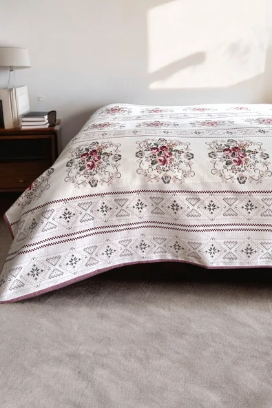 Alla Turca Çift Kişilik Kanaviçe Desenli Pike – Gül Kurusu | 200x240 cm | %100 Pamuk