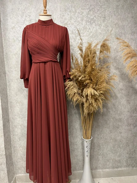 25Y4522 ELBİSE ABİYE ŞİFON GÖĞSÜ PİLİSELİ BELİ TAŞ DETAY - Resim 2