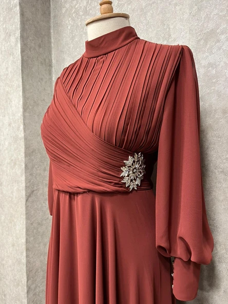 25Y4522 ELBİSE ABİYE ŞİFON GÖĞSÜ PİLİSELİ BELİ TAŞ DETAY - Resim 5