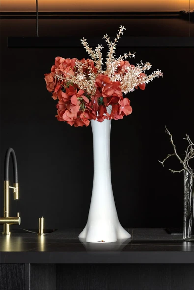 Eşsiz Hediyelik Uzun 60 cm Beyaz Vazolu Altın Yapraklı Turuncu Çiçekli Karışık Aranjman Buket Demet